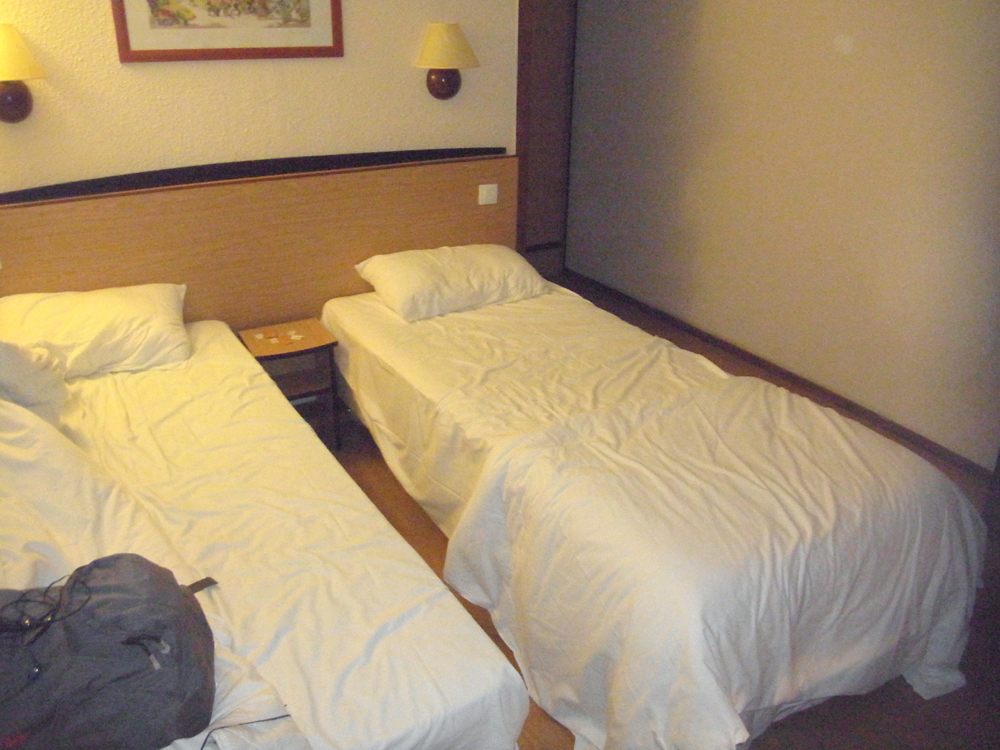 French bed
